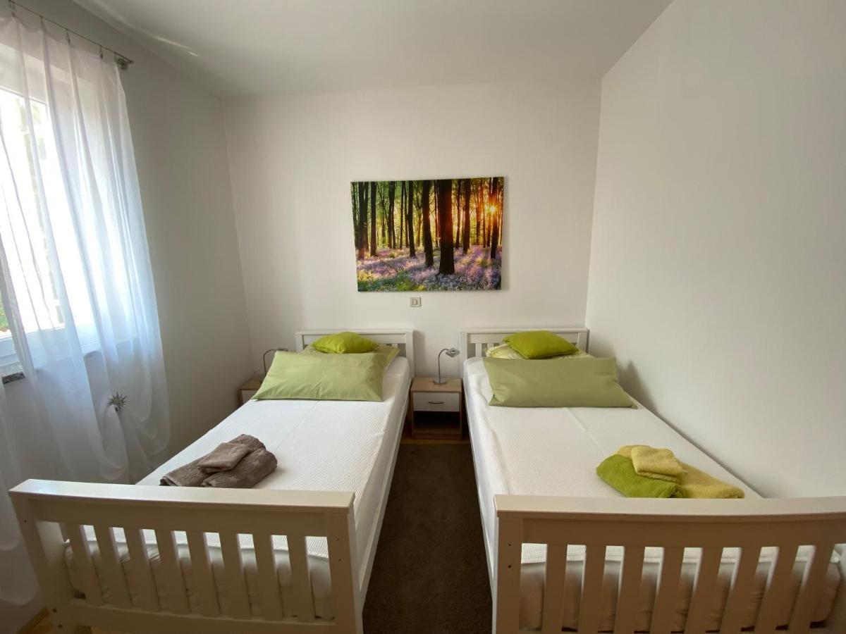 Molnar Apartment Premantura Bagian luar foto