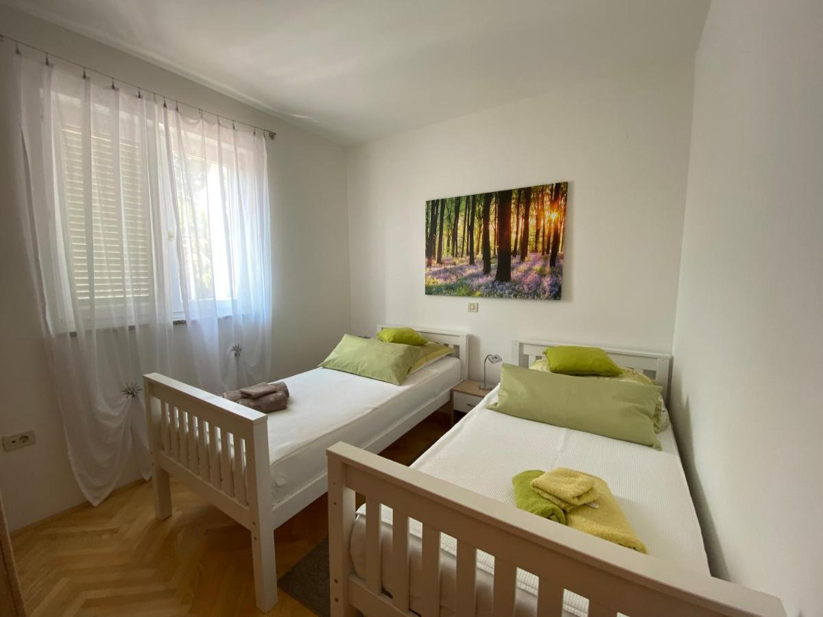 Molnar Apartment Premantura Bagian luar foto